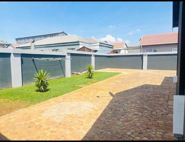 3 BEDROOM PROPERTY TO RENT IN FLEURHOF